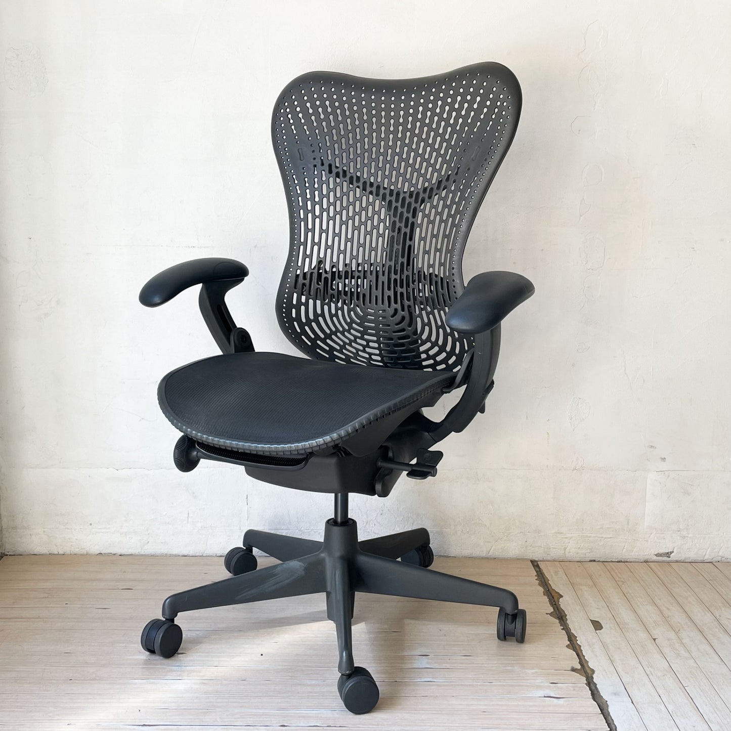 ハーマンミラー Herman Miller ミラチェア Mirra デスクチェア グラファイトベース グラファイトフレーム A ★
