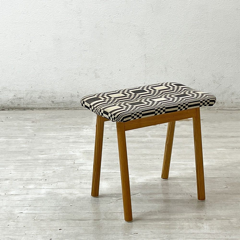 イデー IDEE ハリコットスツール HARICOT STOOL ホワイトアッシュ無垢材 ファブリック ヨハンナ・グリクセン ドリス ブラック 数量限定 廃番 北欧スタイル ●