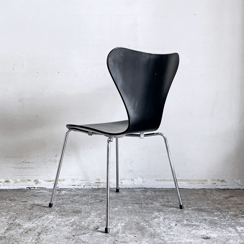 フリッツハンセン Fritz Hansen セブンチェア ブラックラッカー アルネ・ヤコブセン スタッキングチェア デンマーク 1997年製 D ■