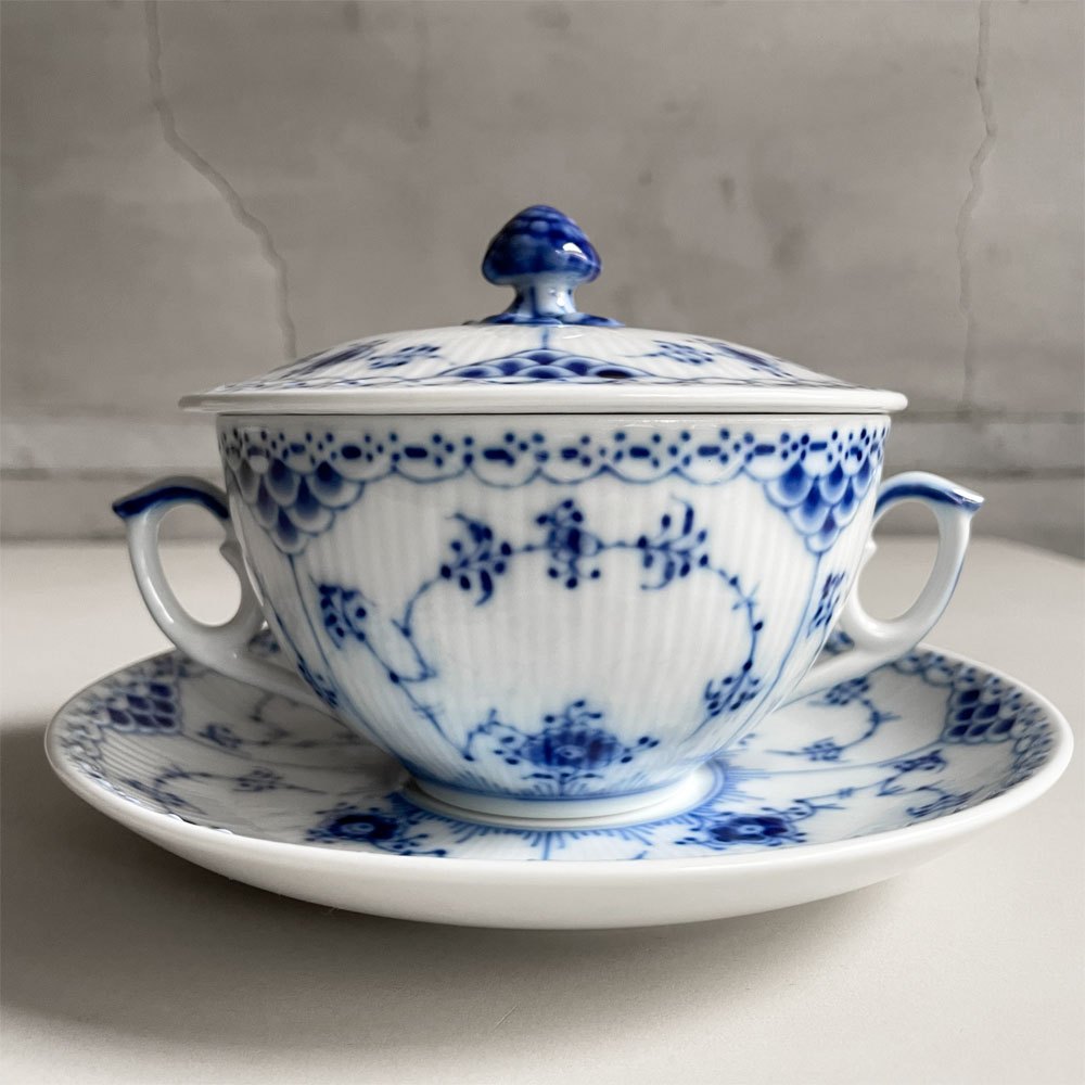 ロイヤルコペンハーゲン ROYAL COPENHAGEN ブルーフルーテッド ハーフレース スープカップ&ソーサー 陶器 北欧食器 廃番 箱付き 未使用 F ♪