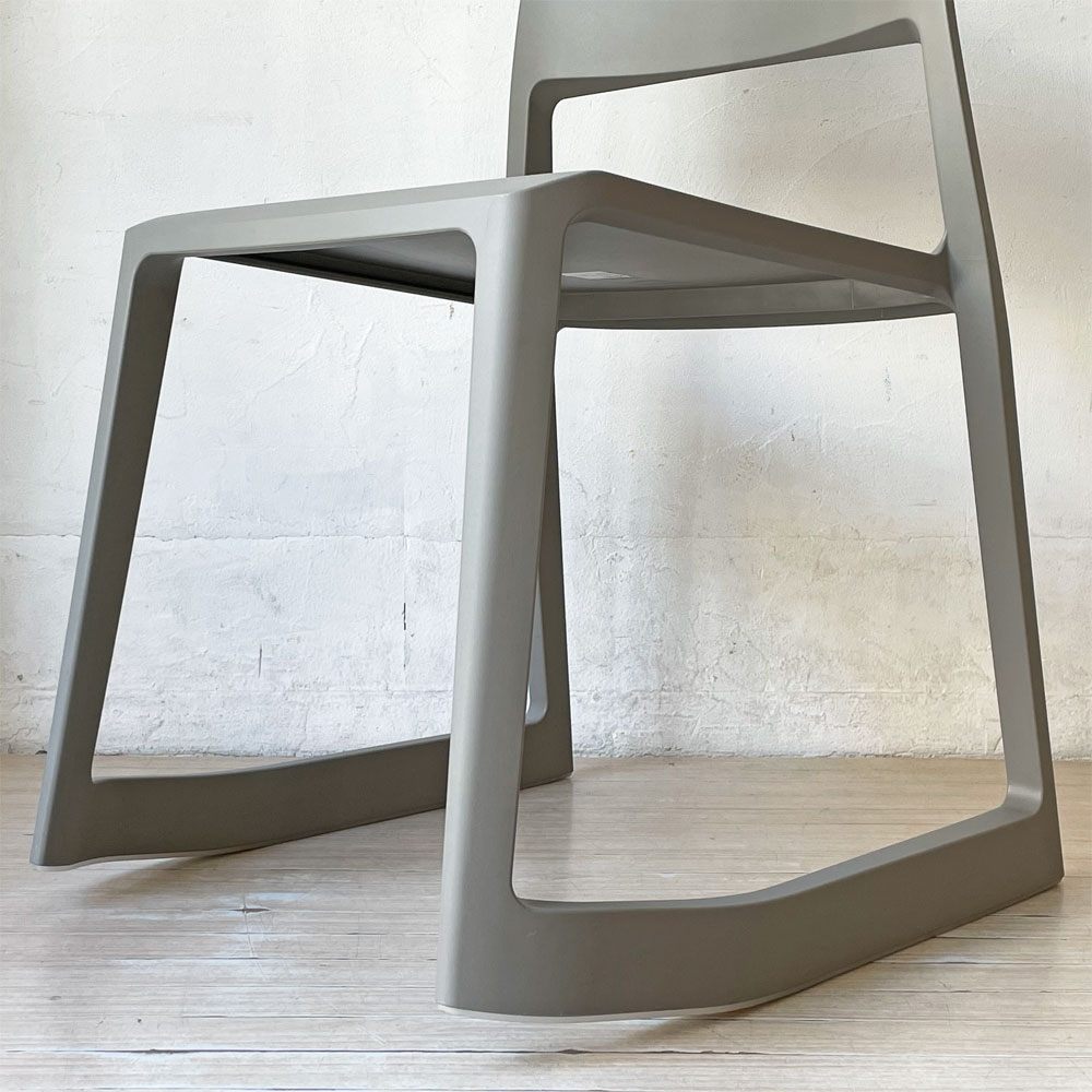ヴィトラ Vitra ティプトン Tipton ダイニングチェア スタッキングチェア チルト機能 ロッキングチェア バサルト ★