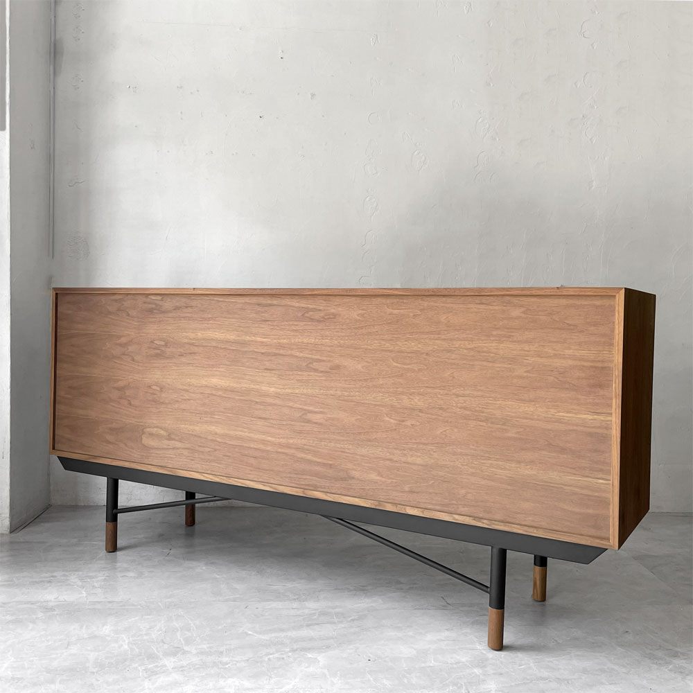 フィン・ユール Finn Juhl サイドボード SIDEBOARD WITH TRAY UNIT キャビネット リプロダクト品 ウォールナット 北欧 ミッドセンチュリー ★