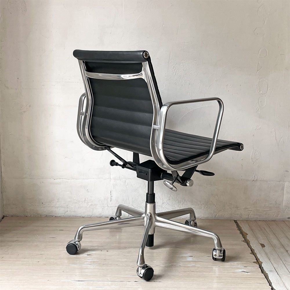 ハーマンミラー Herman Miller アルミナムグループ マネジメントチェア 本革 5本脚 C&Rイームズ ミッドセンチュリー ガス圧昇降 リクライニング ★
