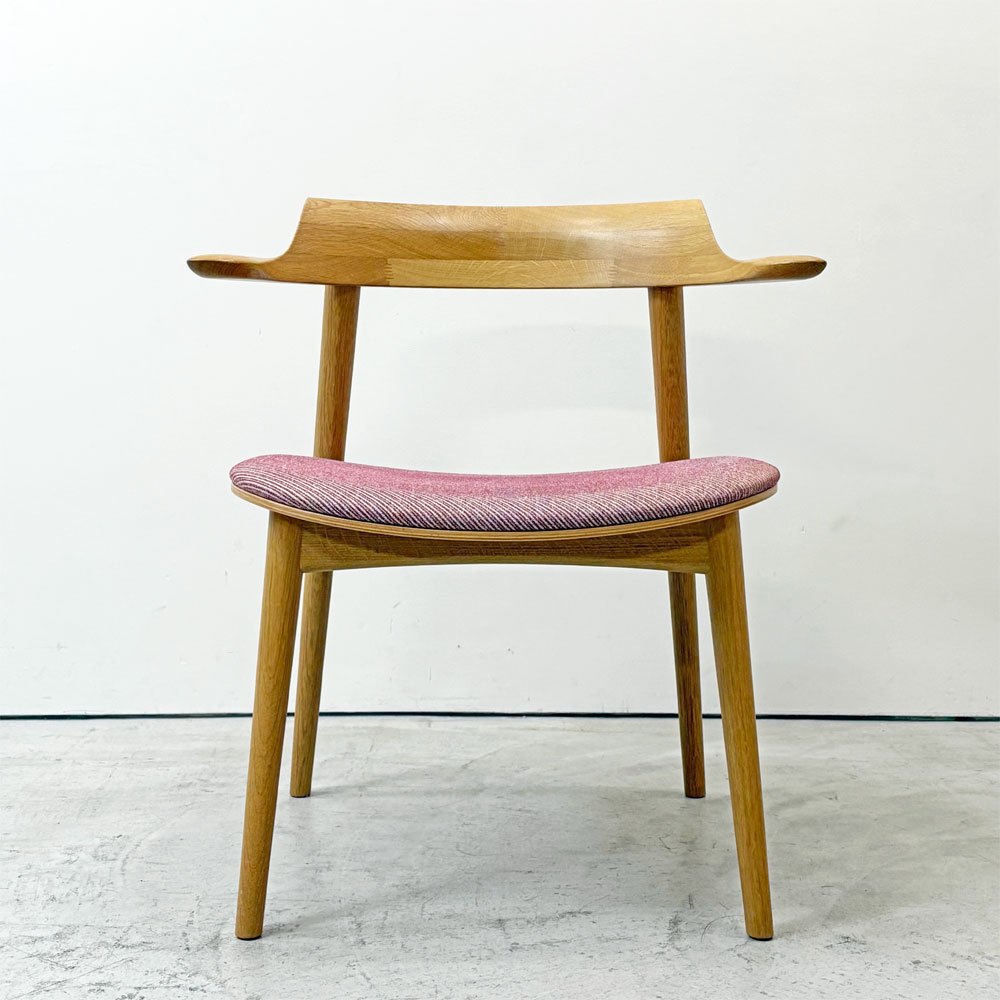 キタニ Kitani マリリン Marylin IE-01 アームチェア ダイニングチェア ハーフアーム オーク材 プライウッド ファブリック ピンクカラー 岩倉榮利 ●