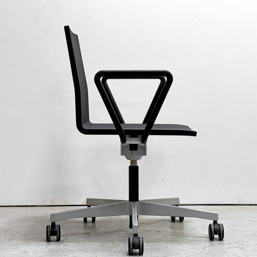 ヴィトラ vitra ゼロフォー 04. スタジオチェア アームチェア ブラック マールテン・ヴァン・セーヴェレン 昇降機能 デスクチェア B ●