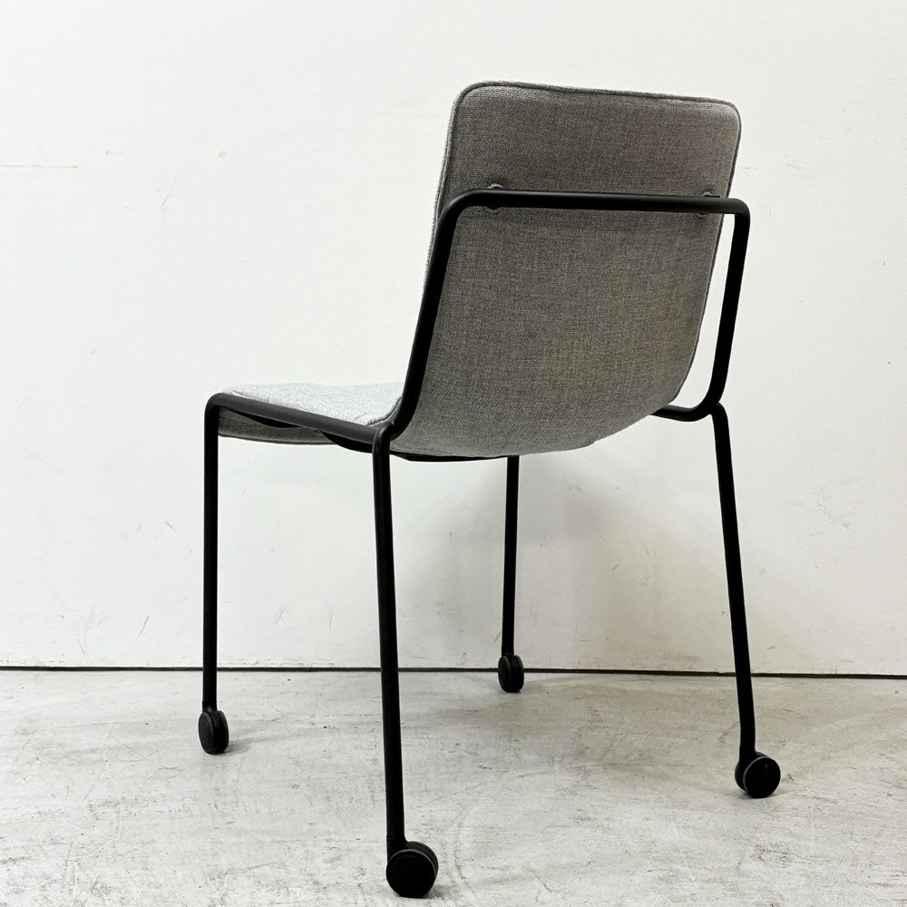 コクヨ KOKUYO オフセットフレームチェア offset frame chair オフィスチェア スタッキングチェア 4脚セット 4本脚 ファブリックシート スカイグレー キャスター 総定価￥274,800- B ●