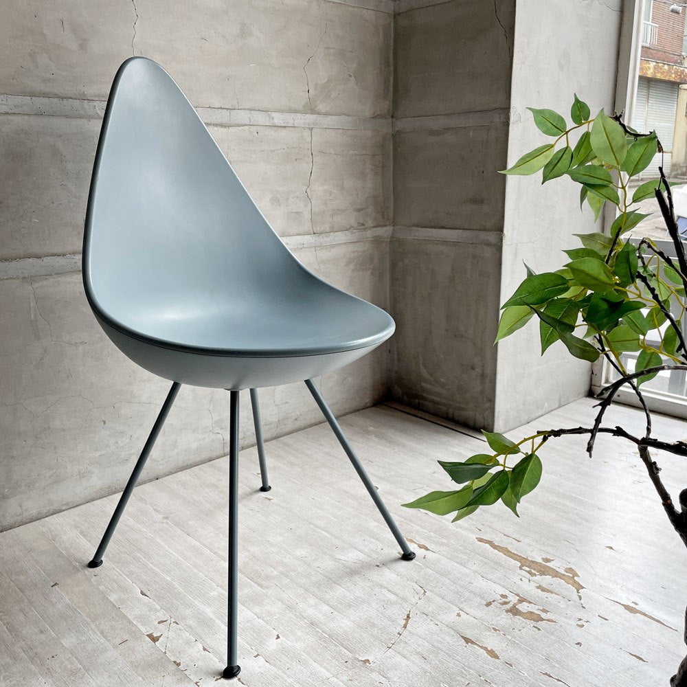 フリッツハンセン Fritz Hansen ドロップチェア DROP ダイニングチェア ストームブルー 脚塗装 プラスチック スチールパイプ アルネ・ヤコブセン デンマーク 廃番カラー 現行定価￥55,880- ♪