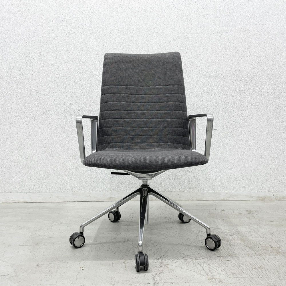 アンドリューワールド Andreu World フレックス エグゼクティブ Flex Executive インターミディエイトバック アームチェア デスクチェア アルミ キャスターベース ガス圧昇降 参考価格 ¥295,460- A 〓