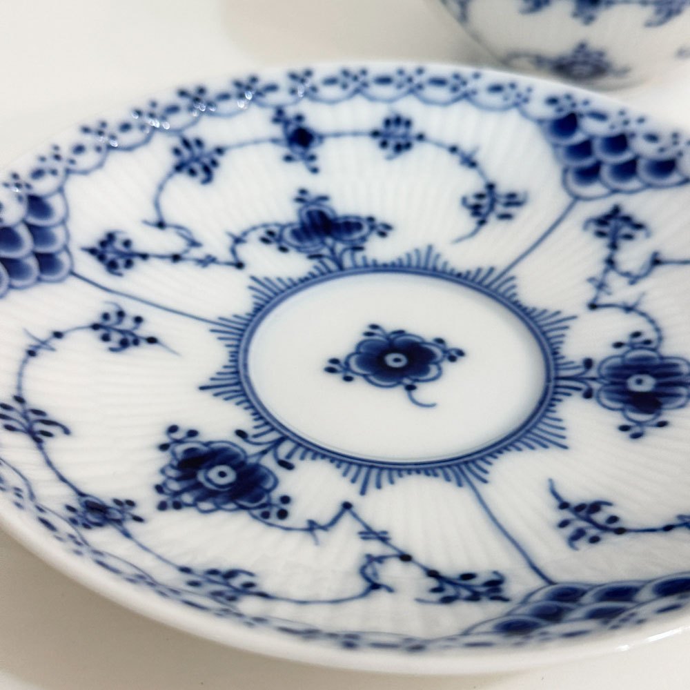 ロイヤルコペンハーゲン ROYAL COPENHAGEN ブルーフルーテッド ハーフレース ティーカップ＆ソーサー 北欧食器 Ｄ ◎