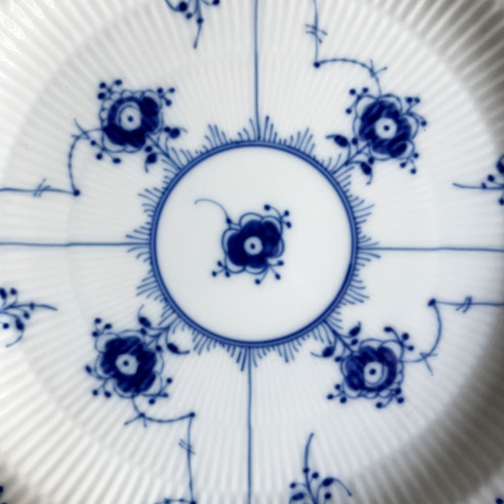 ロイヤルコペンハーゲン ROYAL COPENHAGEN ブルーフルーテッド ハーフレース ディーププレート 25.5cm 深皿 丸皿 陶器 北欧食器 廃番 美品 C ♪