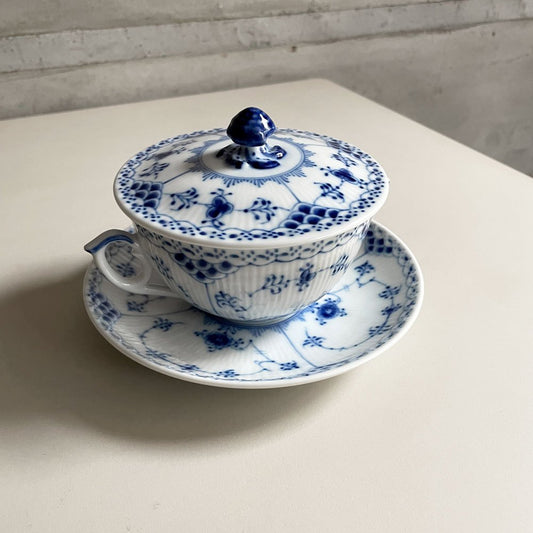ロイヤルコペンハーゲン ROYAL COPENHAGEN ブルーフルーテッド ハーフレース スープカップ&ソーサー 陶器 北欧食器 廃番 箱付き 未使用 A ♪