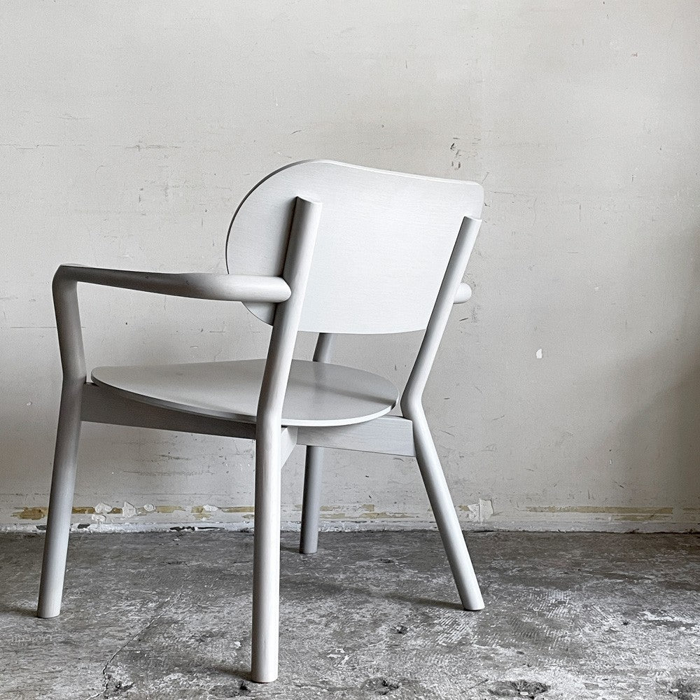 カリモク ニュースタンダード KARIMOKU NEW STANDARD キャストール ローチェア CASTOR LOW CHAIR ラウンジチェア グレイングレー ビッグゲーム BIG-GAME 定価￥108,350- ■