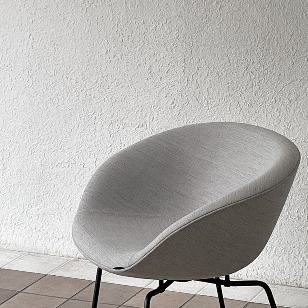 フリッツハンセン Fritz Hansen ポットチェア 3318 POT ラウンジチェア ファブリック クリスチャンハウン ベージュ ブラウンブロンズレッグ アルネ・ヤコブセン デンマーク 定価￥297,880- 展示品 ◇