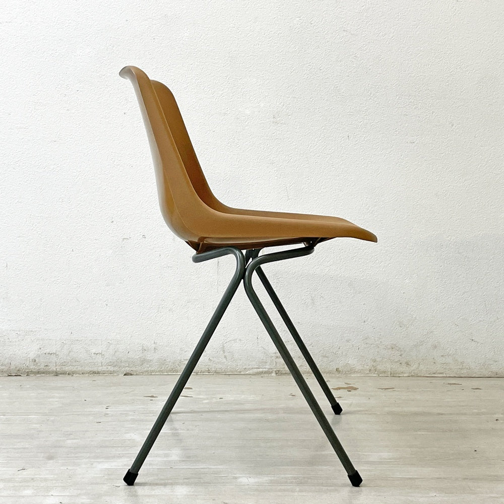 ヒリー HILLE ポリサイドチェア POLYSIDE CHAIR ロビン・デイ ROBIN DAY ダークグレイフレーム × ベージュ PEAT イギリス ●
