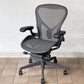 ハーマンミラー Herman Miller アーロンチェア デスクチェア リマスタード ライト Bサイズ グラファイトベース ビル・スタンフ ＆ ドン・チャドウィック ポスチャーフィット ◇