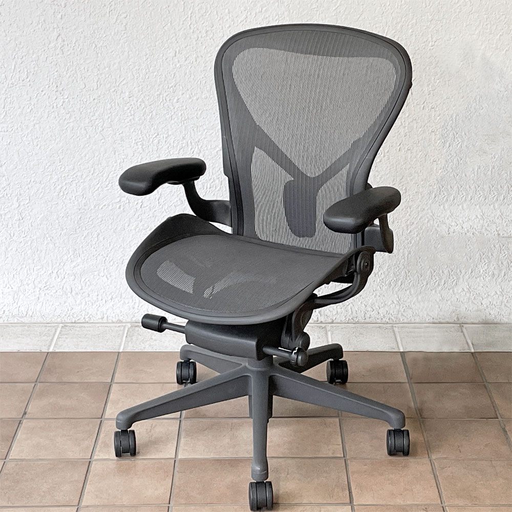 ハーマンミラー Herman Miller アーロンチェア デスクチェア リマスタード ライト Bサイズ グラファイトベース ビル・スタンフ ＆ ドン・チャドウィック ポスチャーフィット ◇