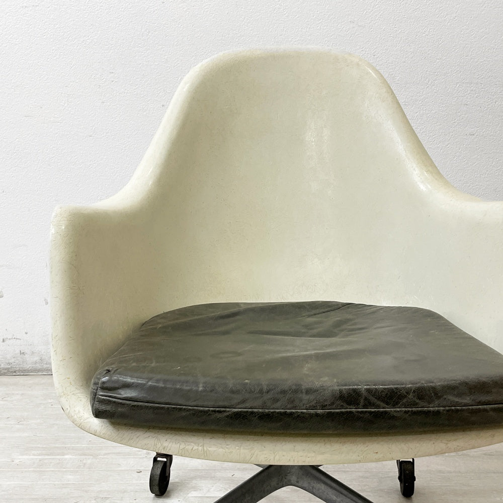 ハーマンミラー Herman Miller アームシェルチェア 2ndビンテージ FRP製 ルーズクッション セグメンテッドベース イームズ ミッドセンチュリー 希少 ●
