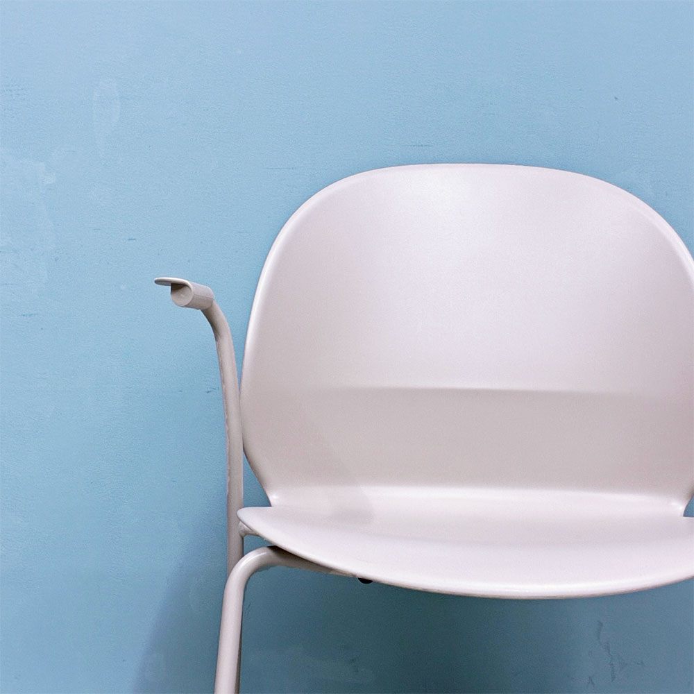 フリッツハンセン Fritz Hansen エヌゼロツー N02 リサイクルチェア スタッキングアームチェア 佐藤オオキ nendo オフホワイト 定価：￥67,890- ◎