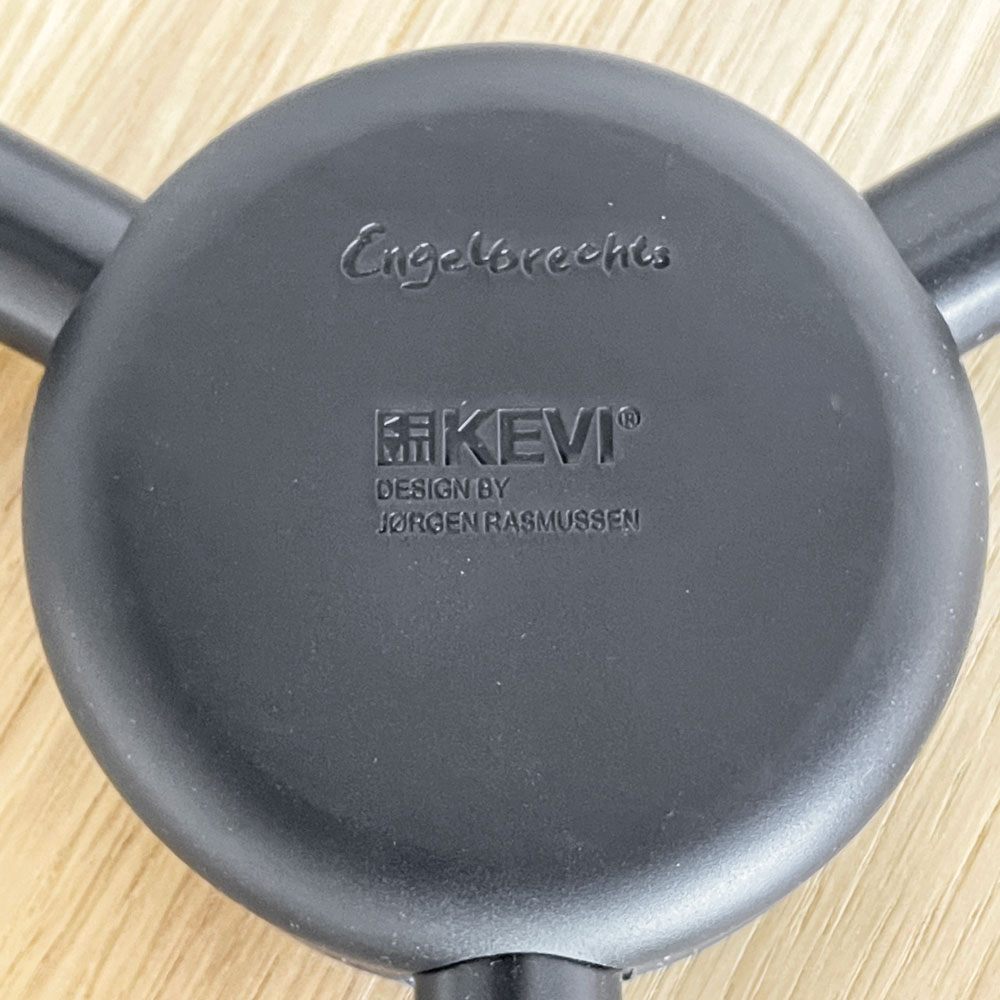 エンゲルブレヒト Engelbrechts ケヴィ KEVI 2010 ダイニングテーブル オーク材 プライウッド カフェテーブル 70cm 3本脚 ヨルゲン・ラスムッセン デンマーク 未使用品 B ●
