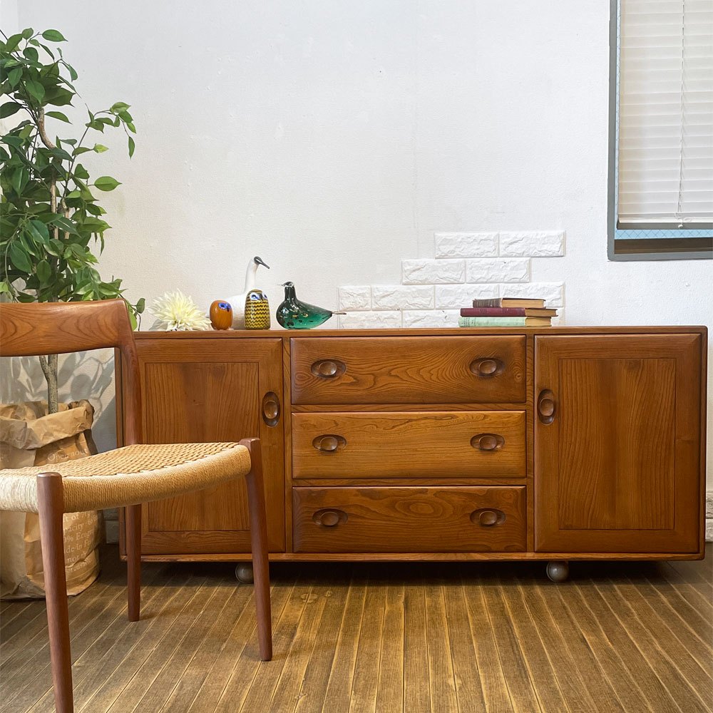 アーコール Ercol ウインザーサイドボード リビングボード キャビネット エルム材 W155cm キャスター付 UKビンテージ 英国家具 現状品 ◎