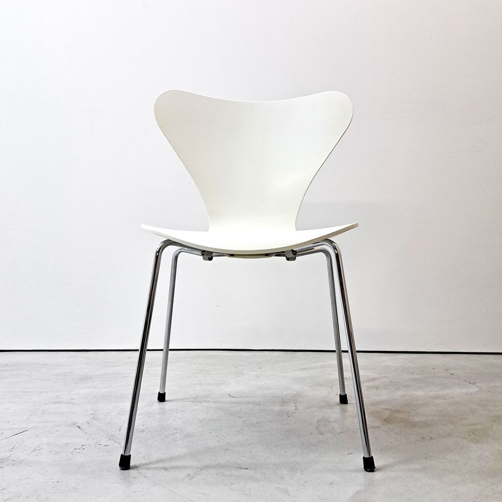 フリッツハンセン Fritz Hansen 3107 セブンチェア ホワイト ラッカー仕上げ スタッキング アルネ・ヤコブセン Arne Jacobsen デンマーク 北欧家具 A ●