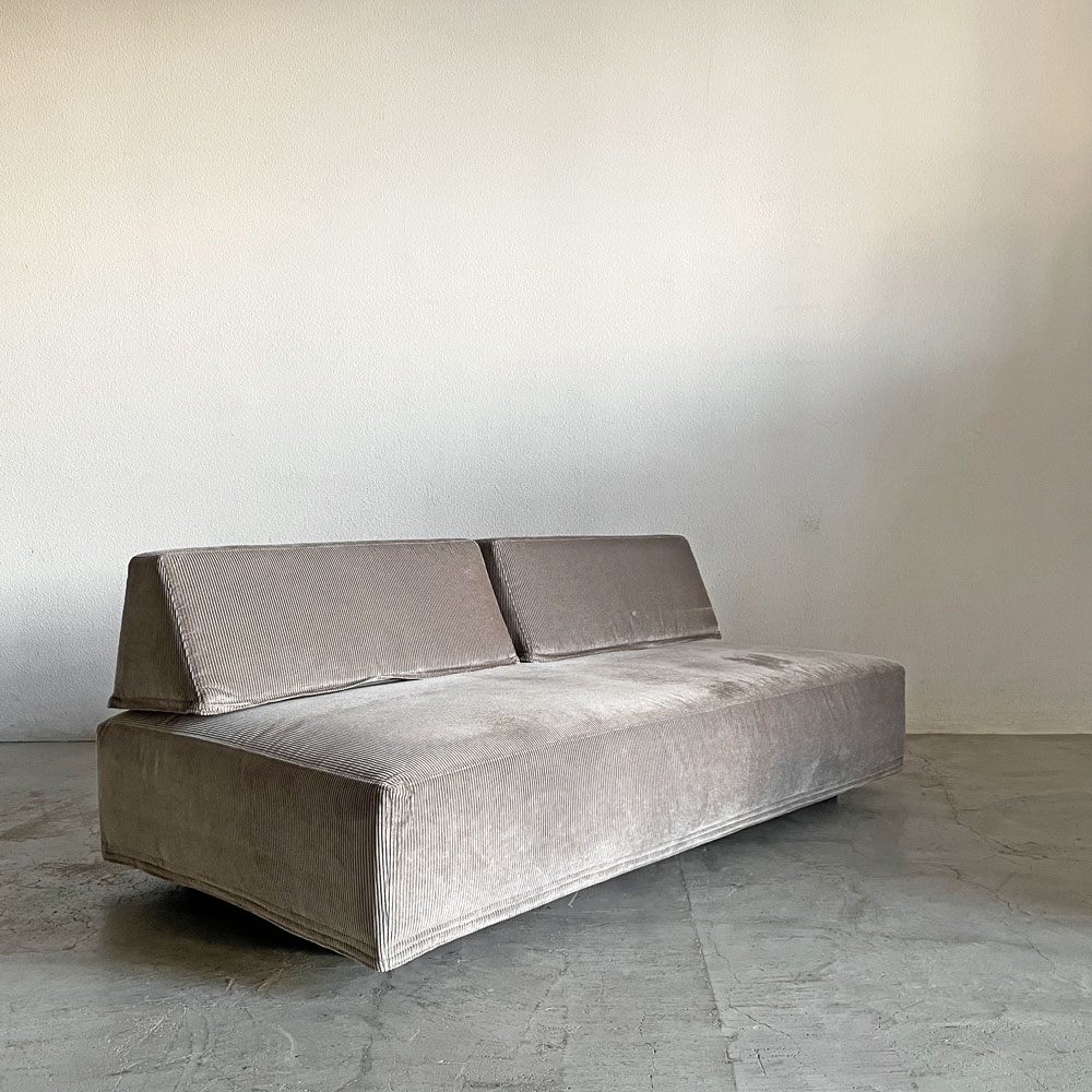 アイラーセン eilersen プレイグラウンド PLAYGROUND 2シーターソファ W180cm バックフォームクッション 2ピース ファブリック グレー系 Jens Juul Eilersen デンマーク 参考価格￥484,000- 〓