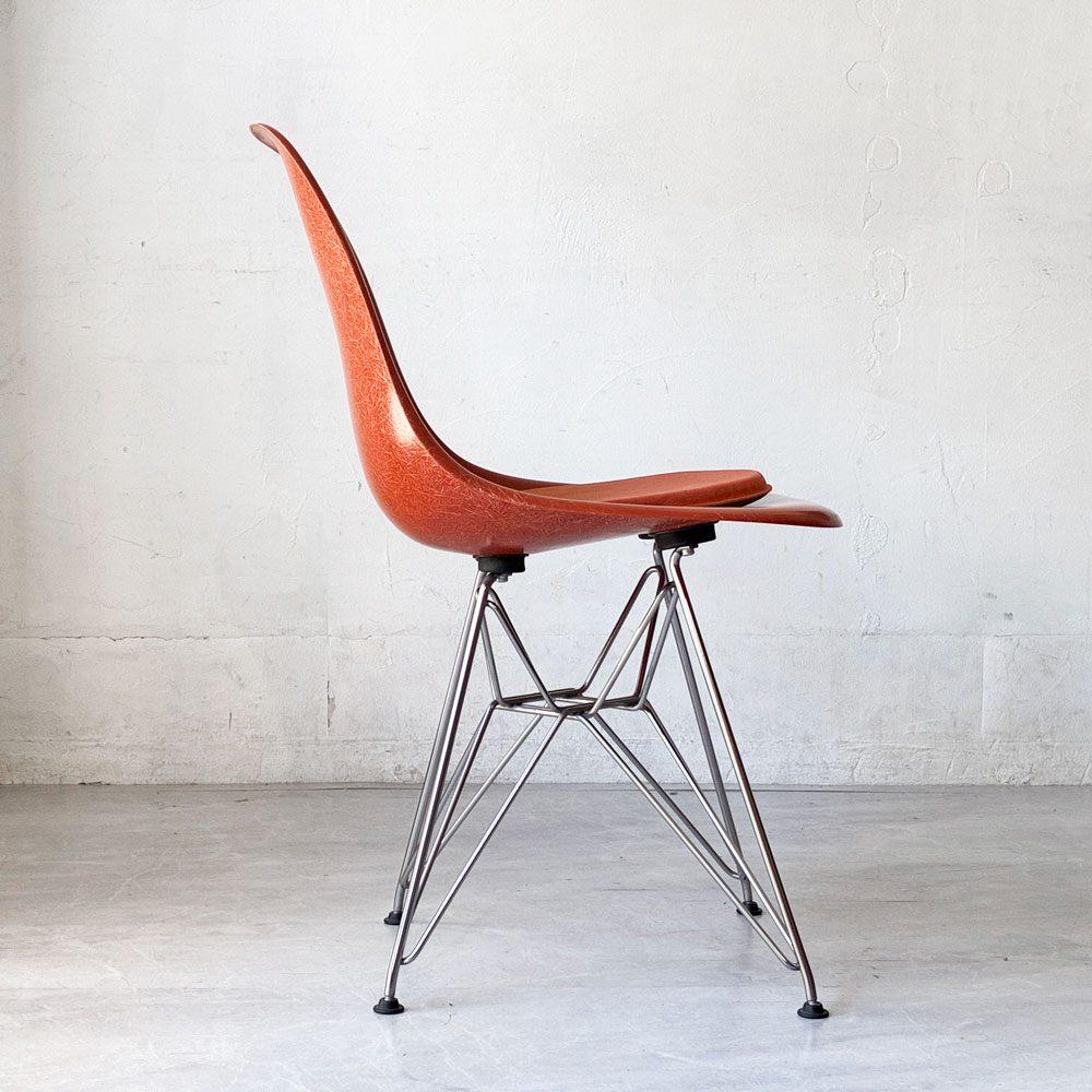 ハーマンミラー Herman Miller サイドシェルチェア 2019年製 FRP テラコッタ エッフェルベース イームズ クッション付き ミッドセンチュリー ★