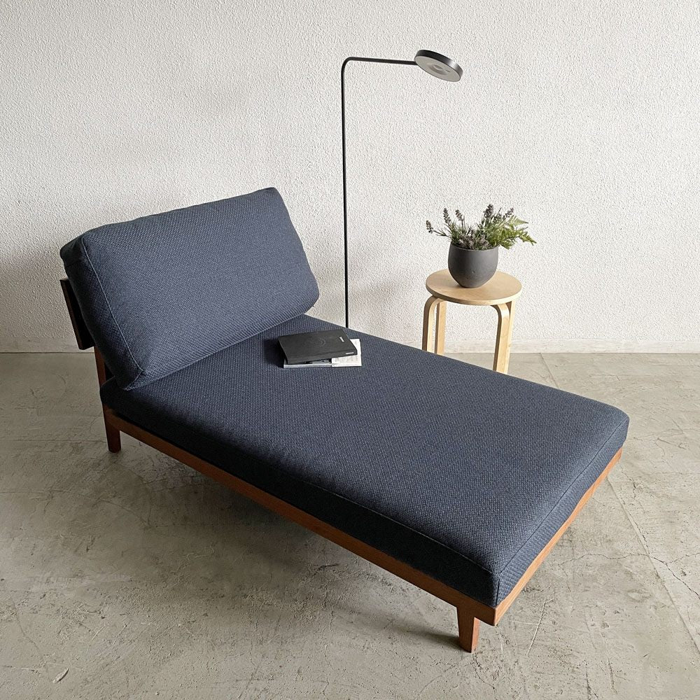 マスターウォール MASTERWAL コモンルーツ COMMON ROOTS ブリッジソファ BRIDGE SOFA アームレスカウチ 80 ファブリックシート ウォールナット無垢集成材 定価￥335,500- 展示品 〓