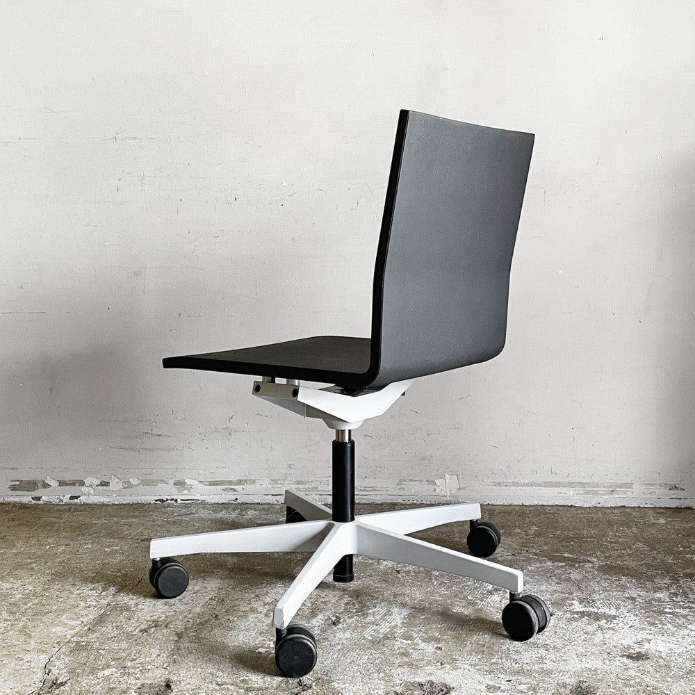 ヴィトラ vitra ゼロフォー .04 スタジオチェア オフィスチェア アームレス ブラック マールテン・ヴァン・セーヴェレン Maarten Van Severen ■