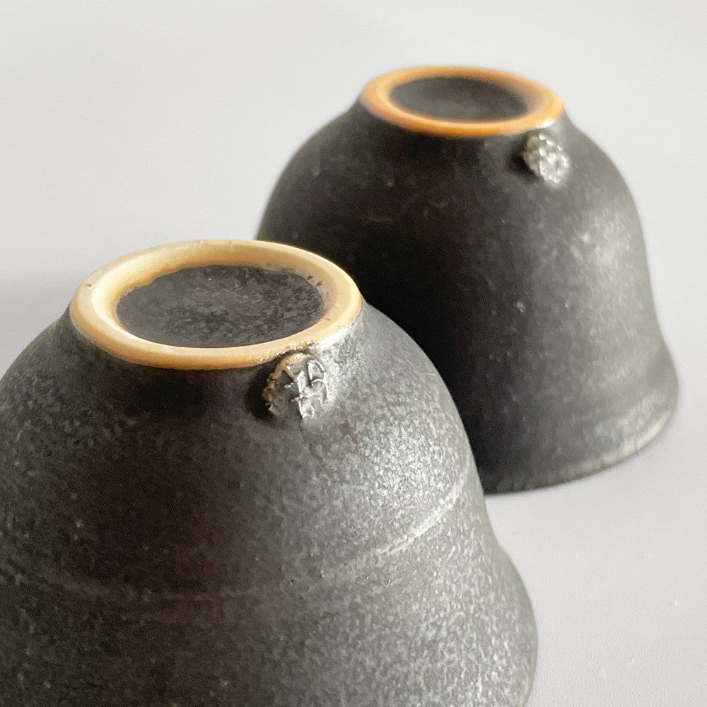 木下和美 煎茶碗  カップ 金彩 黒釉 磁器 2脚セット 6cm 現代作家 ■