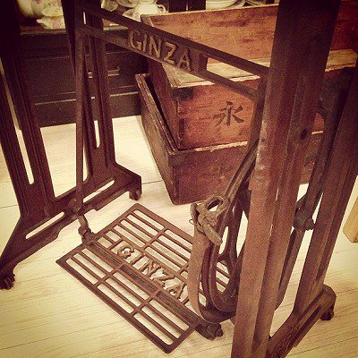 ☆古いミシン脚 × 古材 リメイクテーブル