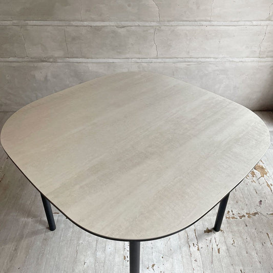 モーダエンカーサ moda en casa ミューズテーブル MEWS table ダイニングテーブル セラミックホワイト天板 モダンデザイン 定価￥114,400- ♪