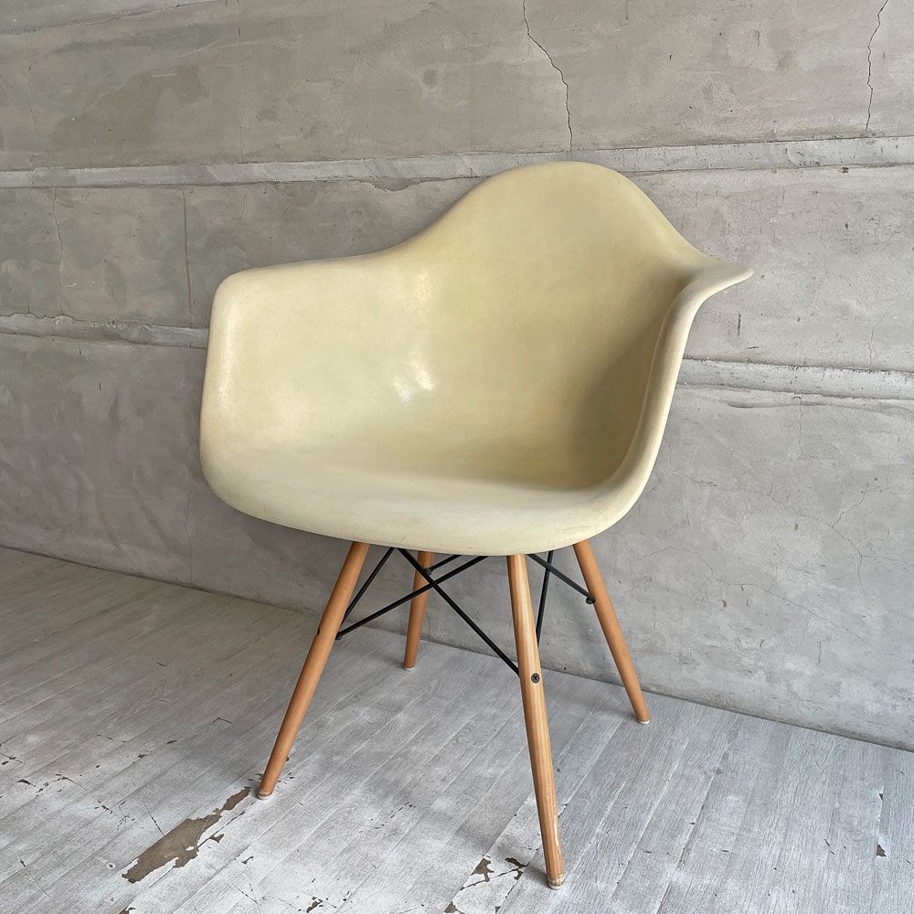 ハーマンミラー Herman Miller アームシェルチェア セカンド 2nd ビンテージ FRP パーチメント ダヴェルレッグベース イームズ ミッドセンチュリー ♪