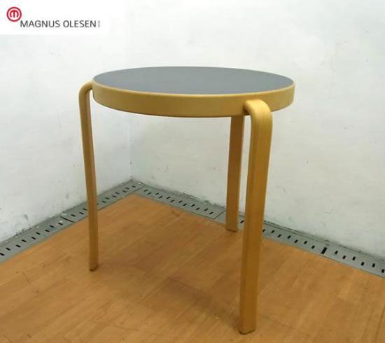 ★Denmark "Magnus Olesen" 8000 Series Cafe Table ／ デンマーク ”マグナス オルセン” 8000シリーズ カフェテーブル