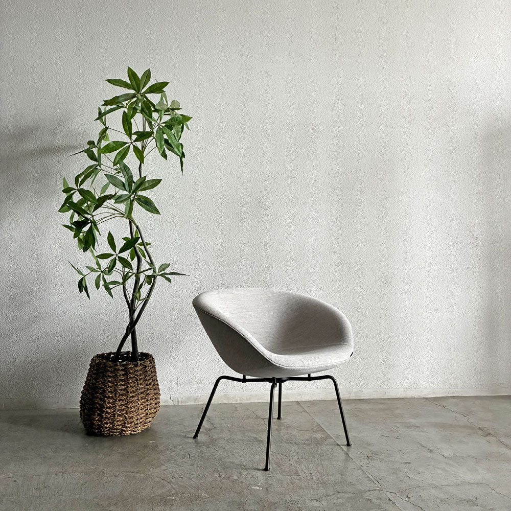 フリッツハンセン Fritz Hansen ポットチェア 3318 POT ラウンジチェア ファブリック クリスチャンハウン ベージュ ブラウンブロンズレッグ アルネ・ヤコブセン デンマーク 定価￥297,880- 展示品 〓