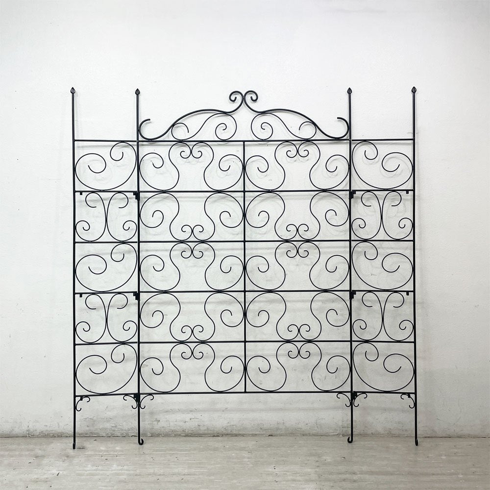 ロートアイアンｘラタン クラシカルデザイン シェルフ 3段 棚板着脱可能 フォールディング 折畳 籐 アンティーク調 店舗什器 ●