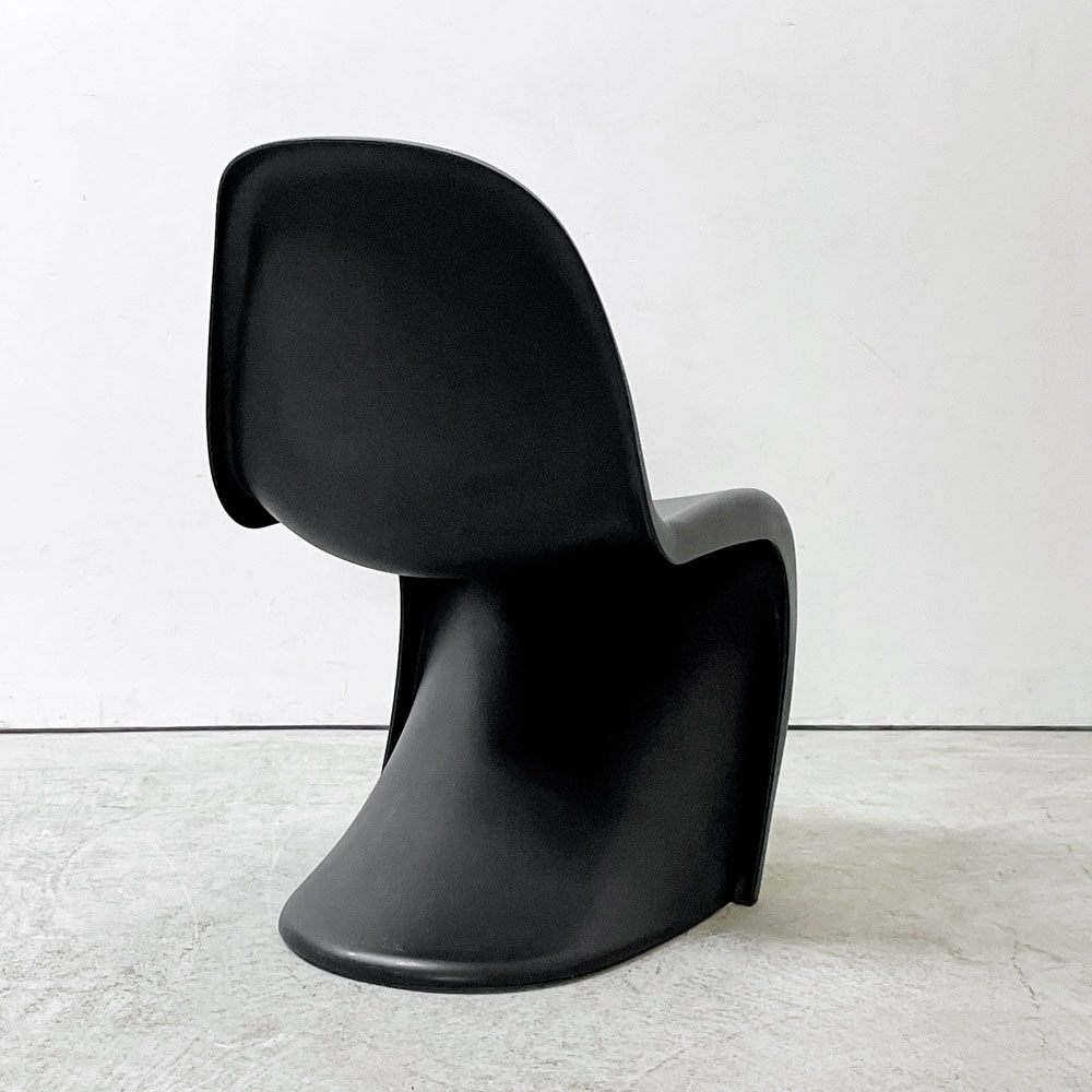 ヴィトラ vitra パントンチェア ダイニングチェア スタッキングチェア ディープブラック ヴェルナー・パントン Panton ミッドセンチュリー スペースエイジ 定価58,300円 ●