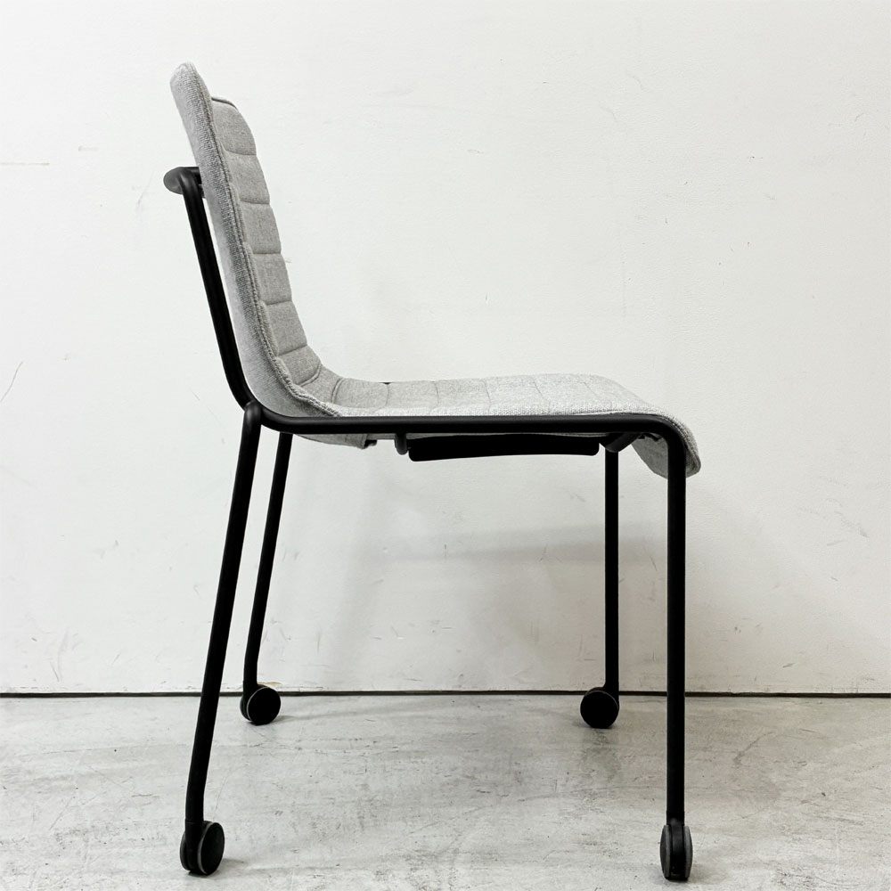 コクヨ KOKUYO オフセットフレームチェア offset frame chair オフィスチェア スタッキングチェア 4脚セット 4本脚 ファブリックシート スカイグレー キャスター 総定価￥274,800- A ●
