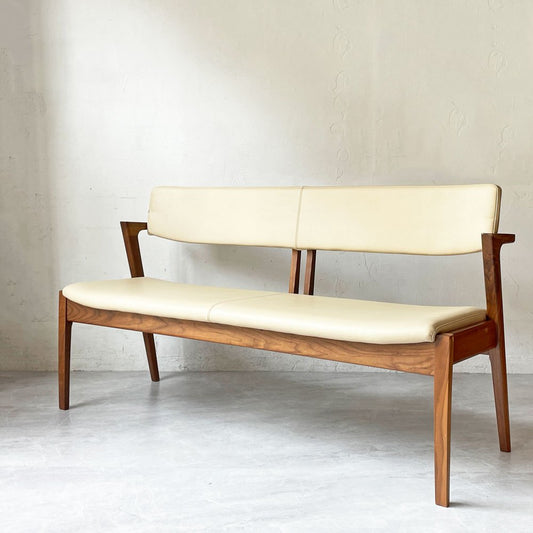 富士ファニチア FUJI FURNITURE コティ Koti 背付2人掛けベンチ W140cm ウォールナット材 レザー 北欧デザイン 参考価格￥180.400- ★
