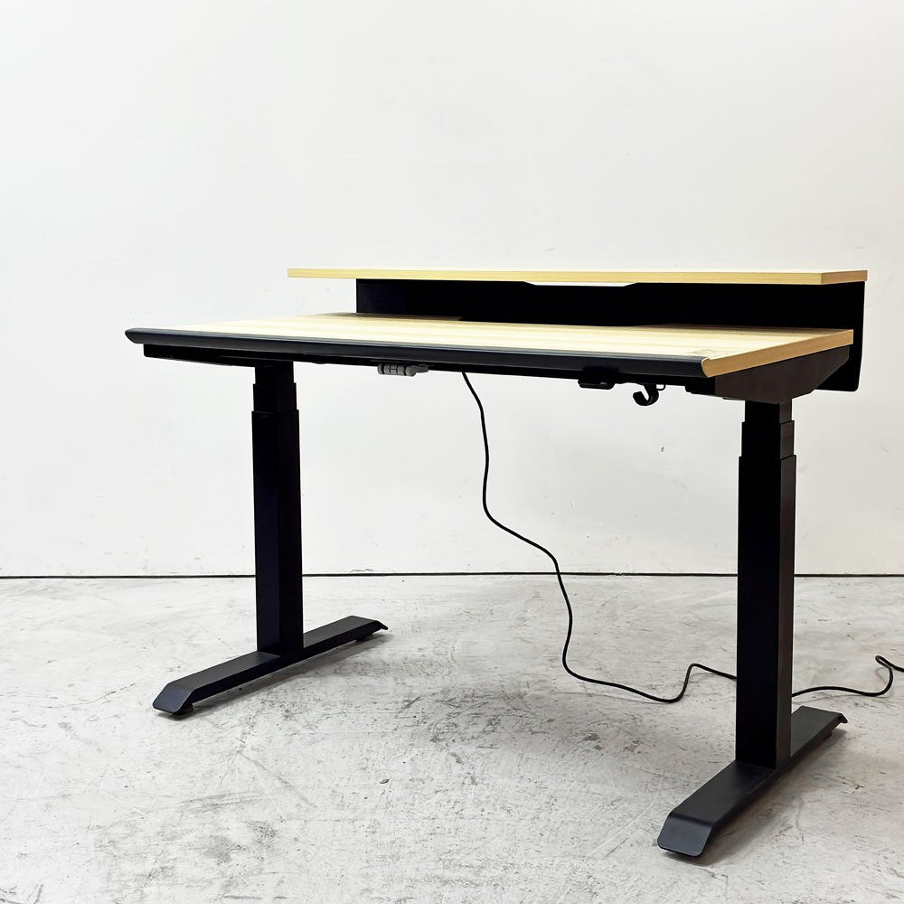 コクヨ KOKUYO ハイエンドシリーズ シークエンス SEQUENCE 電動昇降デスク W1150 チルトテーブル ベーシックレバー ハイグレードカラー ウォームミディアム天板×ブラック脚 定価￥294,910- ●