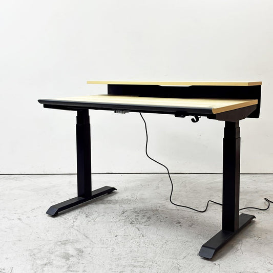 コクヨ KOKUYO ハイエンドシリーズ シークエンス SEQUENCE 電動昇降デスク W1150 チルトテーブル ベーシックレバー ハイグレードカラー ウォームミディアム天板×ブラック脚 定価￥294,910- ●