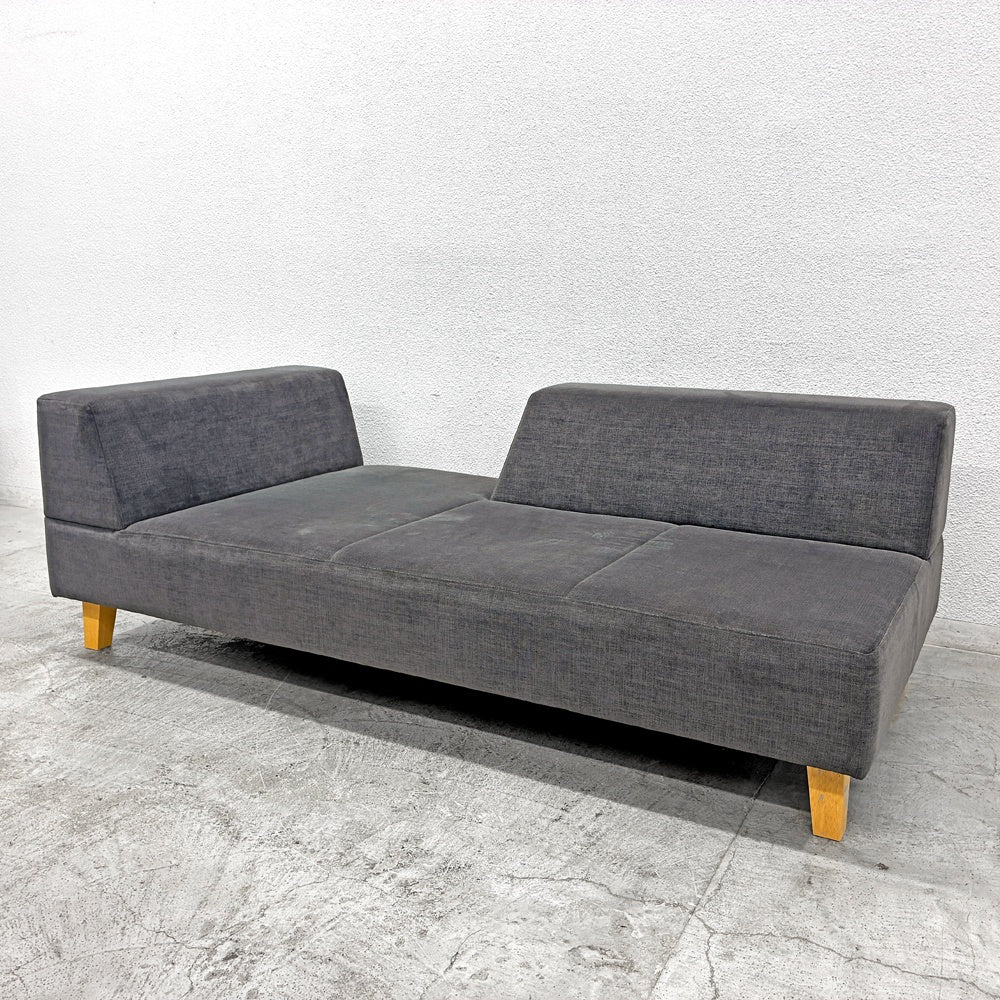フランネルソファ FLANNEL SOFA ピヴォ PIVO ONE ARM SOFA 片アームソファ  2.5人掛け ファブリック グレー系 モダンデザイン 〓