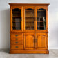 横浜 ダニエル Yokohama Daniel アーリーアメリカン Early American シリーズ A-204 チャイナキャビネット W1500 北海道産無垢樺桜材 高級 食器棚 カップボード 本棚 ブックケース 書棚 クラシック 飾り棚 収納家具 トラディショナル 定価約148万円の品 〓
