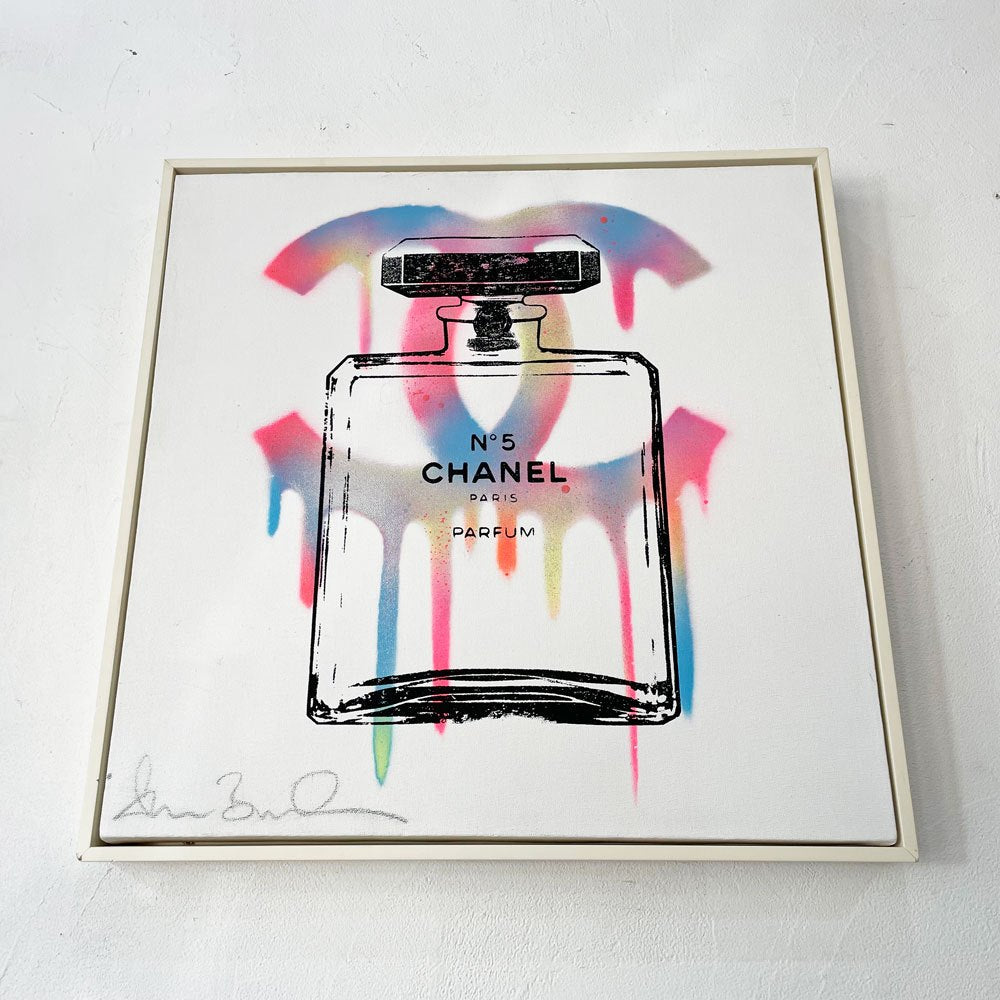 シェーン・ボーデン  Shane Bowden 「Cosmopolitan」 シャネル CHANEL N°5 香水 モノグラム ミクストメディア アートパネル キャンバスアート フレーム付き ★