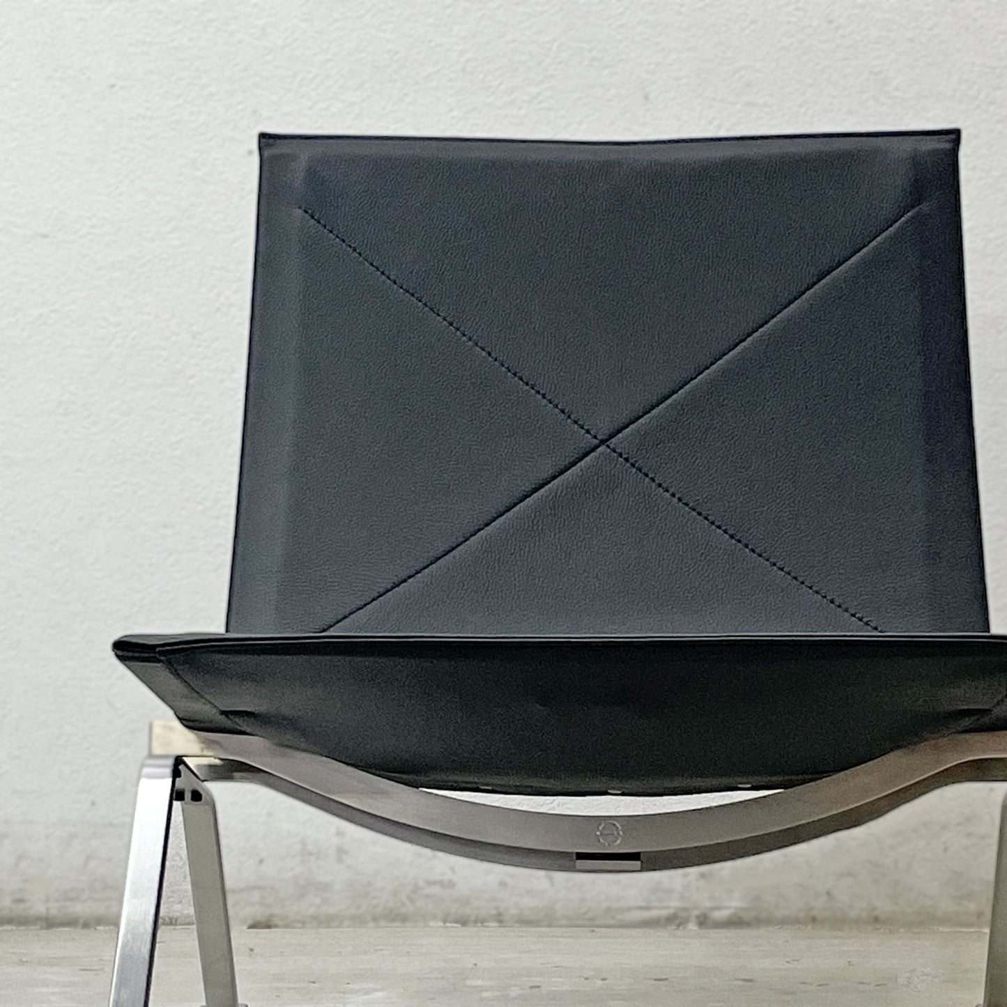 フリッツハンセン Fritz Hansen PK22 イージーチェア ラウンジチェア 本革張り オーラレザー ブラック ポール・ケアホルム 北欧家具 名作椅子 ●