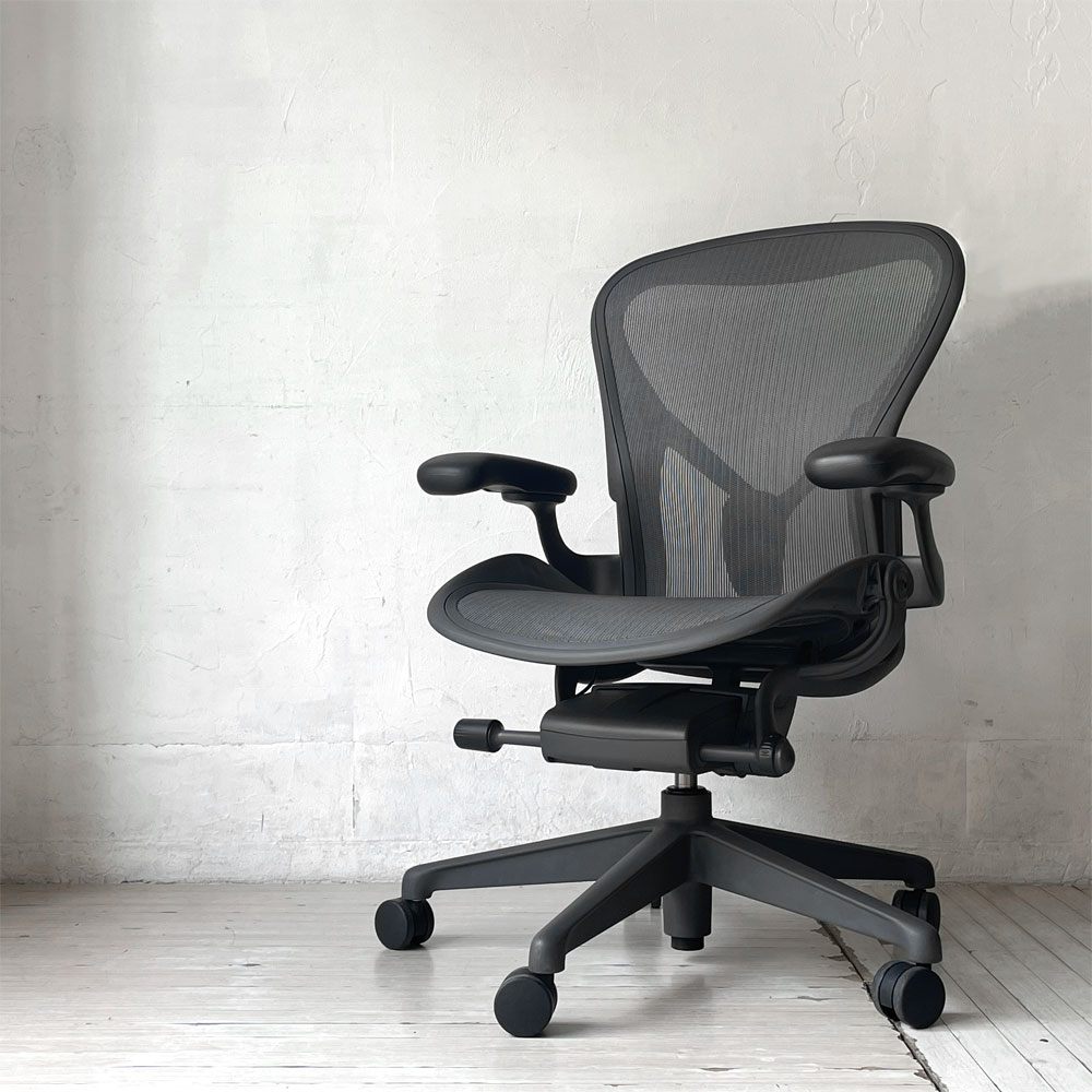 ハーマンミラー Herman Miller アーロンチェア デスクチェア リマスタード ライト Bサイズ グラファイトベース ビル・スタンフ ＆ ドン・チャドウィック ポスチャーフィット ★