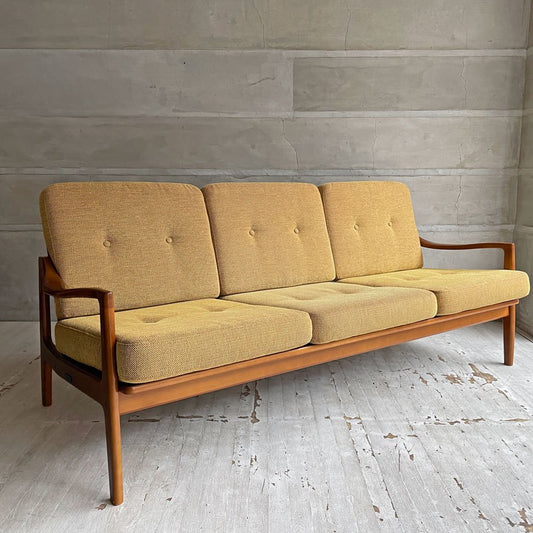 カリモク60 karimoku60 フレームチェア ３シーター 3人掛けソファ  マスタードイエロー  ウォールナットカラーフレーム  ジャパンミッドセンチュリー 定価 ￥280,500- ♪