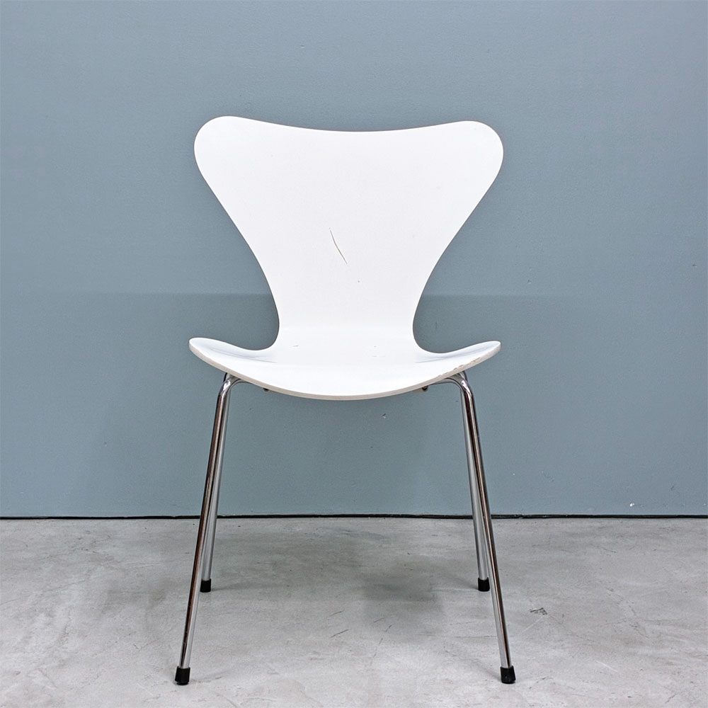 フリッツハンセン Fritz Hansen 3107 セブンチェア ホワイト ラッカー仕上げ スタッキング アルネ・ヤコブセン デンマーク 北欧家具 A ◎