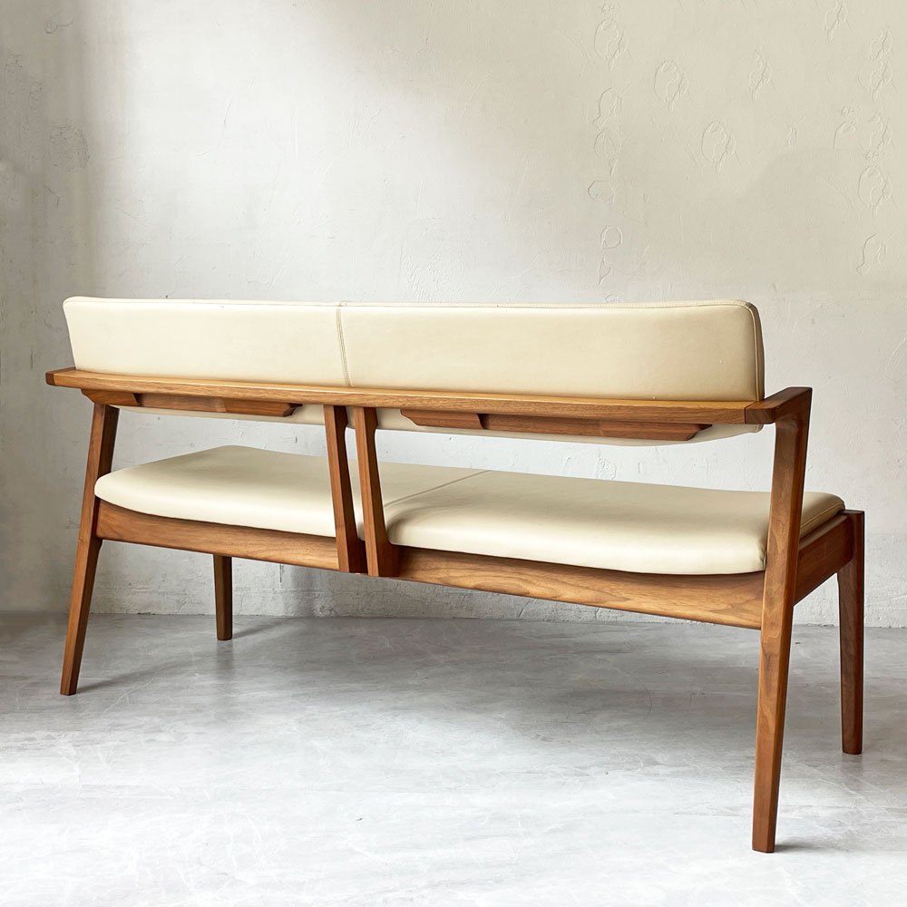 富士ファニチア FUJI FURNITURE コティ Koti 背付2人掛けベンチ W140cm ウォールナット材 レザー 北欧デザイン 参考価格￥180.400- ★