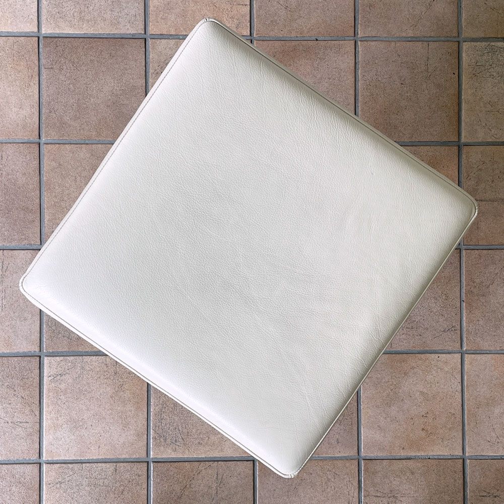 リビングディバーニ Living Divani イル プフ ILE Pouf オットマン スツール 本革 Piero Lissoni ixc.取扱 ◇